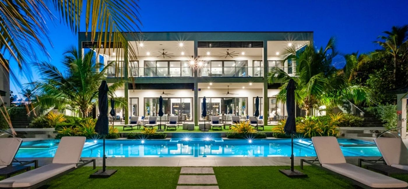 Image:  (Photo Credit: Black Urchin - The Coconut Grove Suites Caribbean / Grand Cayman / Bodden Town)
