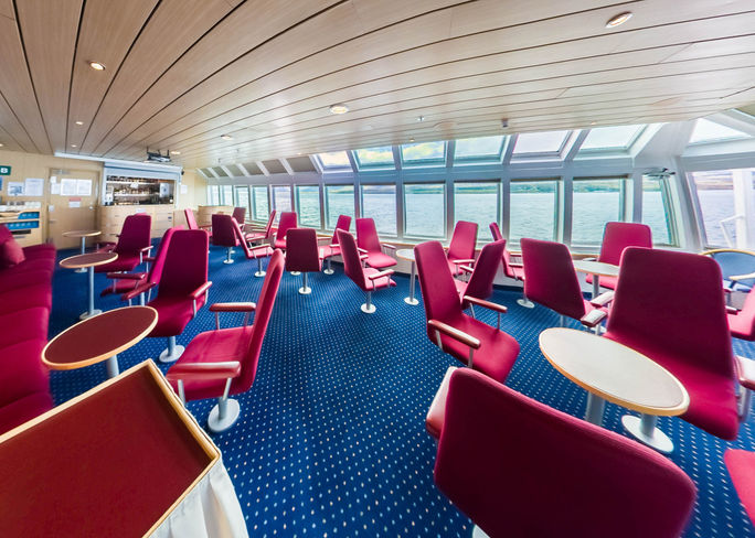 The panoramic lounge of the Ocean Nova The panoramic lounge of the Ocean Nova