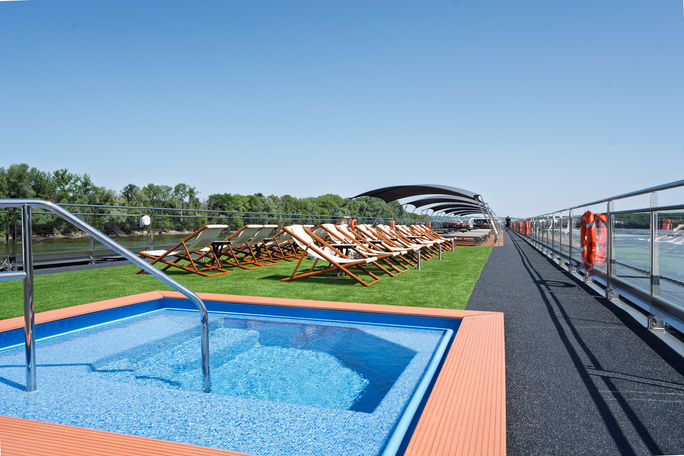 The outdoor sun deck on Riviera Radiance