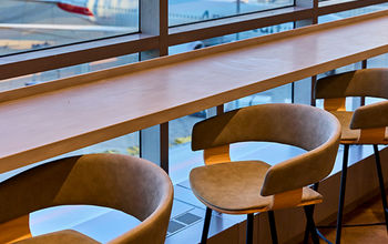 American Airlines Flagship Lounge PHL runway view