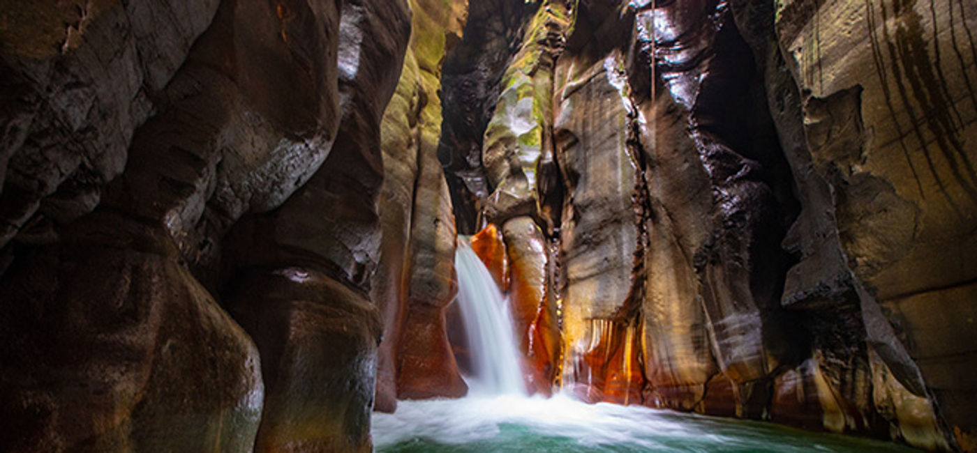 Image: The famous blue river adventure park in Guanacaste (Photo Credit: Goway/cris/ Adobe Stock)