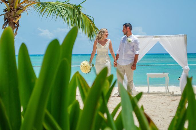 Bride and groom at Impressive Resorts Bride and groom at Impressive Resorts