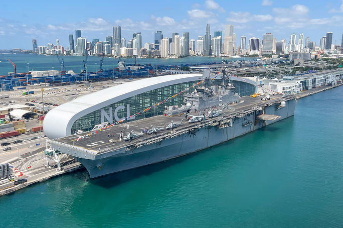 USS Bataan am NCL-Terminal in PortMiami