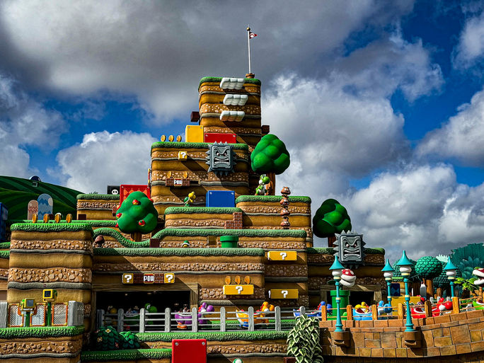 Mt. Beanpole und Yoshis Abenteuer bei Super Nintendo World. Mt. Beanpole und Yoshis Abenteuer bei Super Nintendo World.