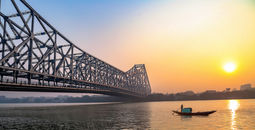 Kolakata, a city in India along the Ganges River