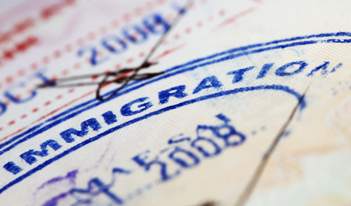 La UE está eliminando gradualmente los sellos físicos de los pasaportes en favor de un nuevo sistema SES.