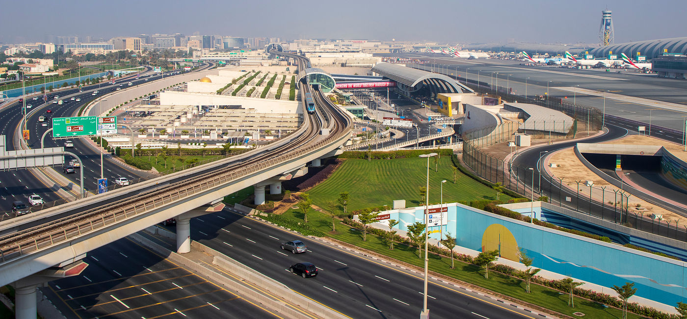 Image: Vue de l'aéroport international de Dubaï (Photo Credit: Four_Lakes/Adobe)