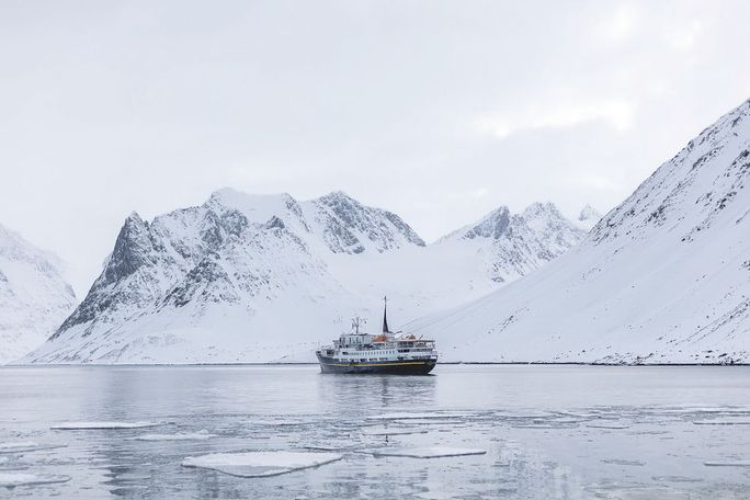 A mini cruise around the majestic Svalbard archipelago. A mini cruise around the majestic Svalbard archipelago.