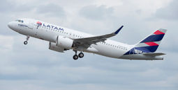 La aerolínea busca convertirse en carbono neutral para el año 2050.