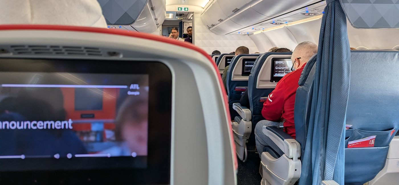 Image: Delta Air Lines cabin interior (Photo Credit: Eric Bowman)