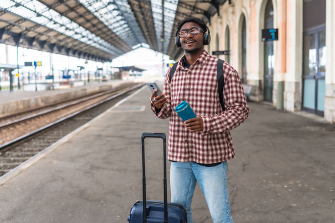 traveler, train station, train traveler, reusable water bottle, bottle, sustainability