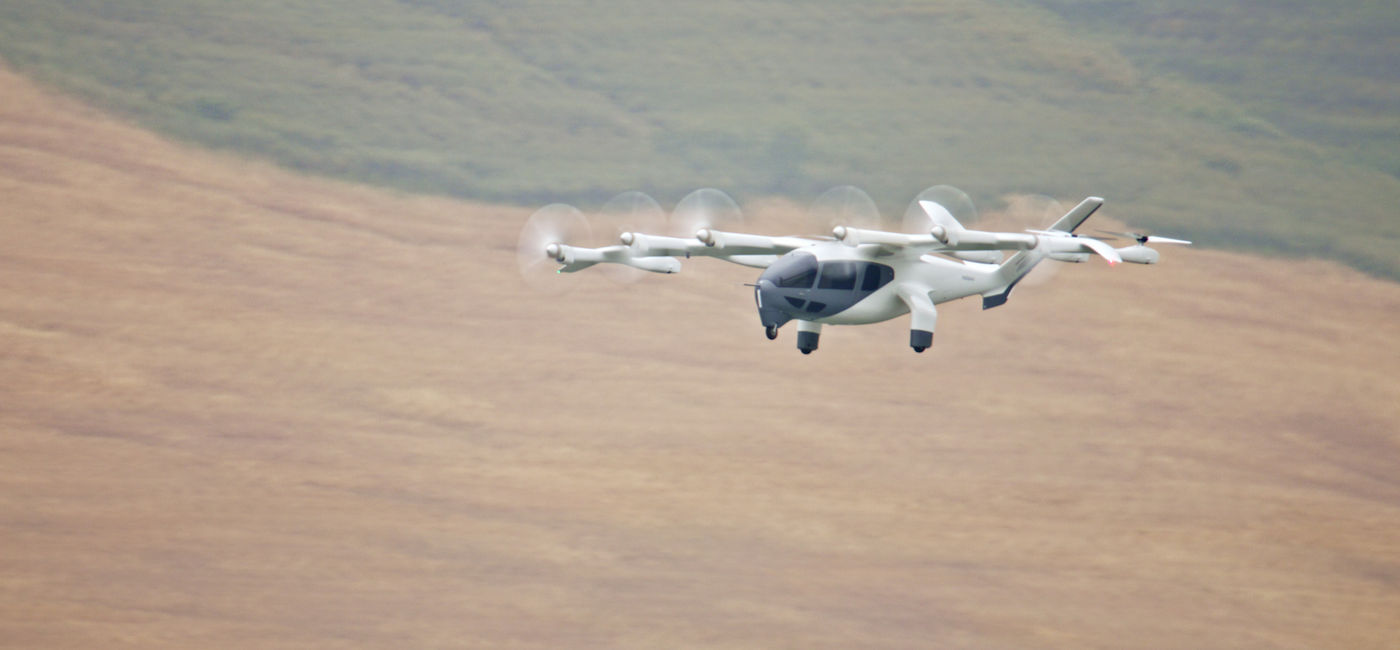 Image: Archer Midnight Air Taxi flying over the desert (Photo Credit: Courtesy Archer)