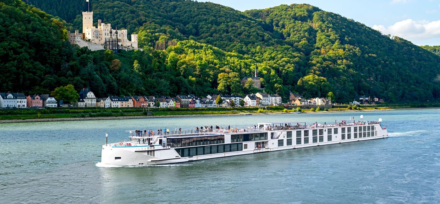 Image: Godmother Alle Pierce christened Riverside Debussy in Amsterdam (Photo Credit: Ian Schemper Photography/Per Karehed Photography/Riverside Luxury Cruises)