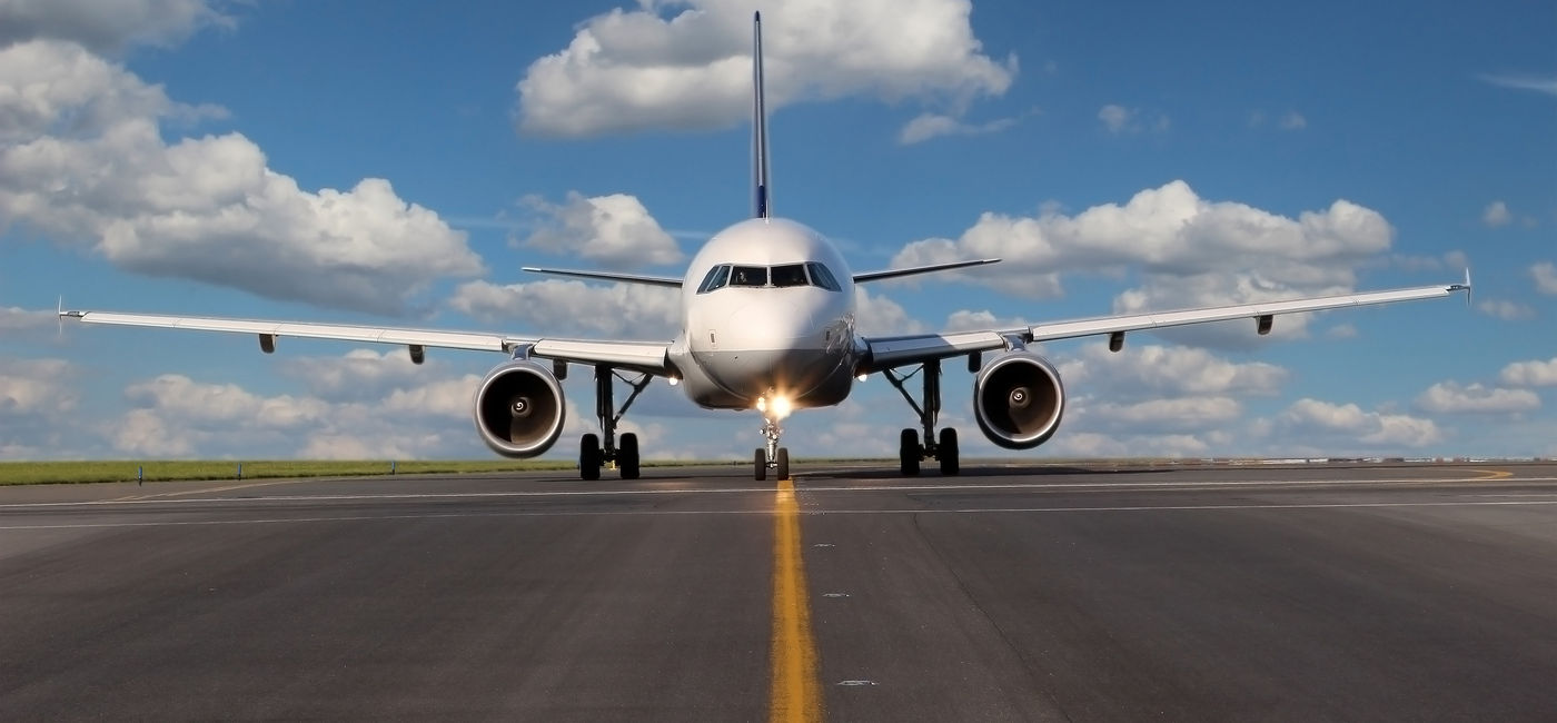 Image: Plane on taxiway (Photo Credit: Adobe Stock)