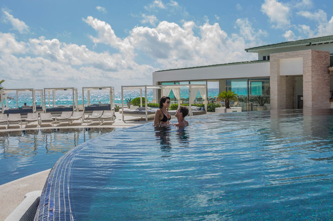 Couple enjoying the pool at Sandos Cancun