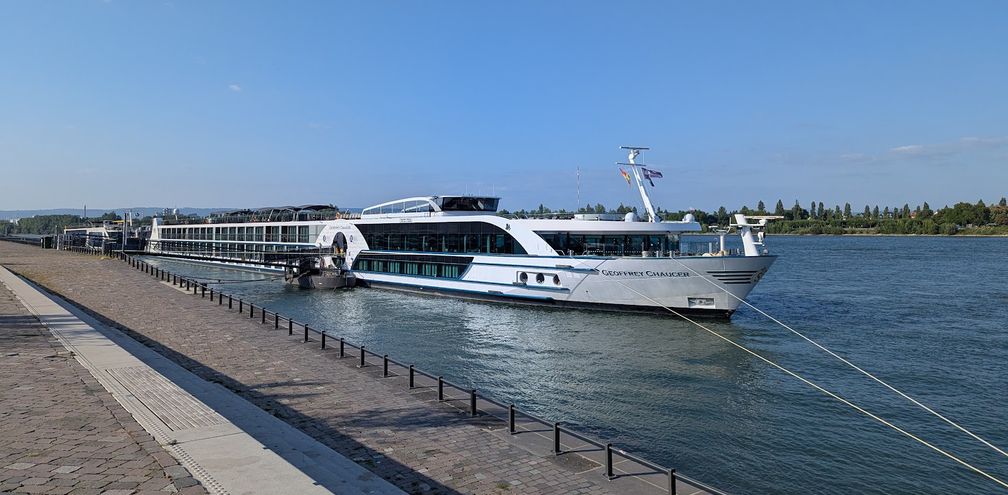 MS Geoffrey Chaucer, Rhine