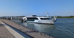MS Geoffrey Chaucer, Rhine