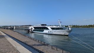 MS Geoffrey Chaucer, Rhine