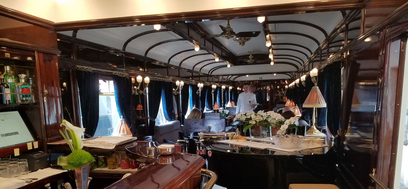 Image: The interior of the Venice Simplon-Orient Express. (Source: Railbookers)