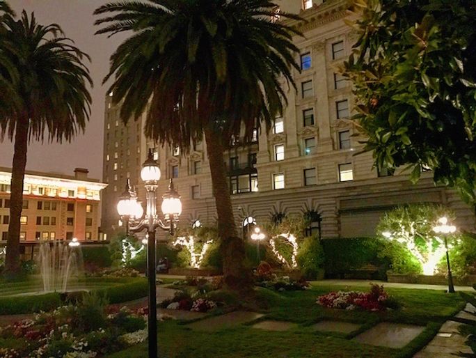 Fairmont San Francisco at night Fairmont San Francisco at night