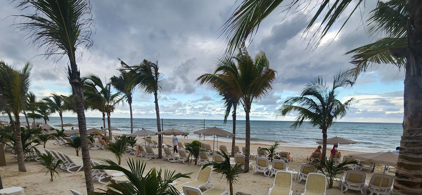 Image: Beach at Riu Aquarelle. (Photo Credit: Michelle da Silva Richmond)