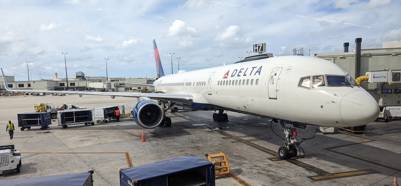 Image: Delta Air Lines plane at Atlanta Hartsfield Jackson International Airport (Photo Credit: Eric Bowman)