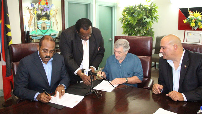 NEws_Antigua_Deniro