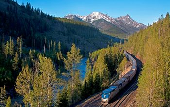 Amtrak&#39;s Empire Builder in Glacier National Park