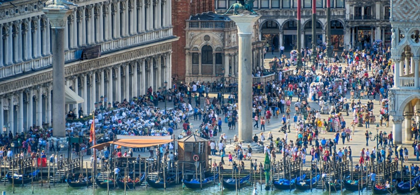 Image: Crowds in Venice, Italy. (Photo Credit: Lichtwolke99 / Adobe Stock)