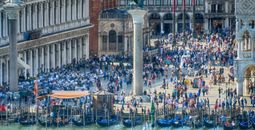 Crowds in Venice, Italy, travel, crowd, people, travelers, overtourism, over tourism,