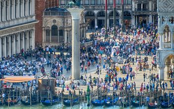 Crowds in Venice, Italy, travel, crowd, people, travelers, overtourism, over tourism,