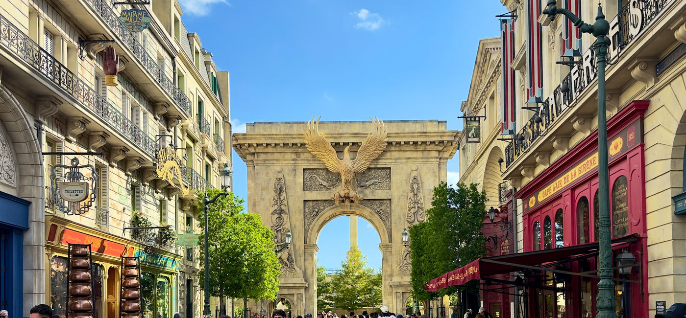 Image: The Arch at Epic Universe’s The Wizarding World of Harry Potter. (Photo Credit: Brooke McDonald)