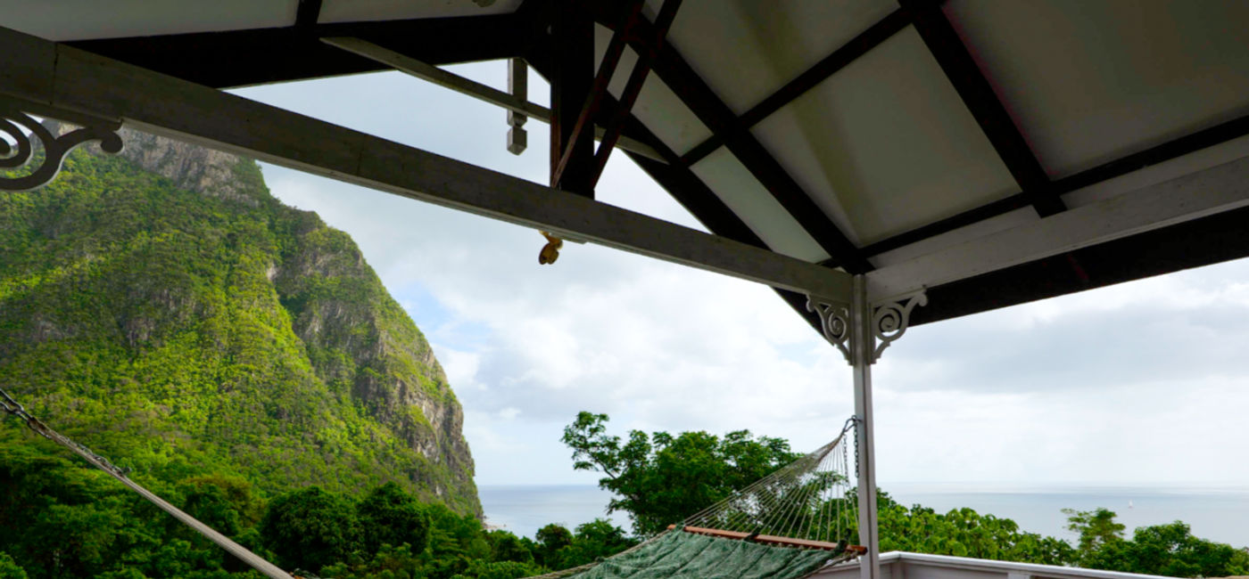 Image: Une villa avec vue sur l’océan et les Pitons (Source: Stonefield)