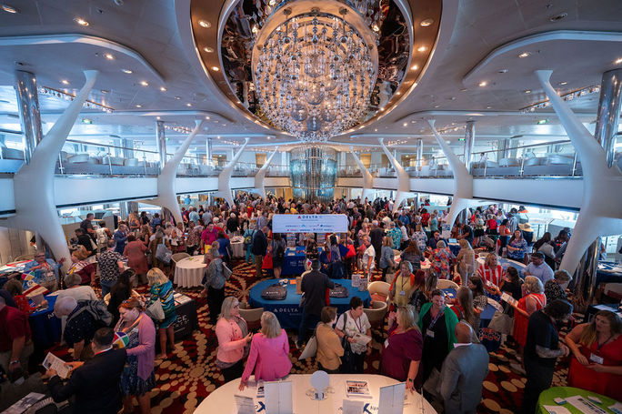 Advisors and suppliers mingled at the CoNexion trade show.