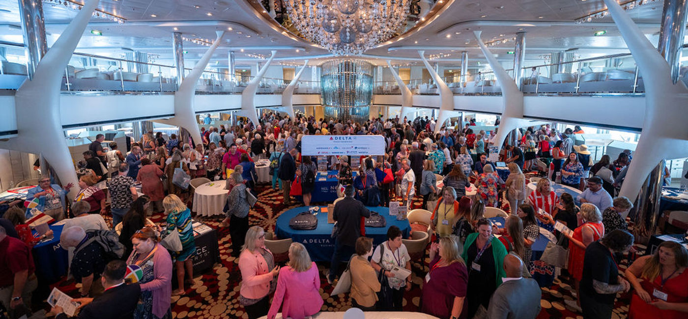 Image: Advisors and suppliers mingled at the CoNexion trade show. (Photo Credit: Nexion)