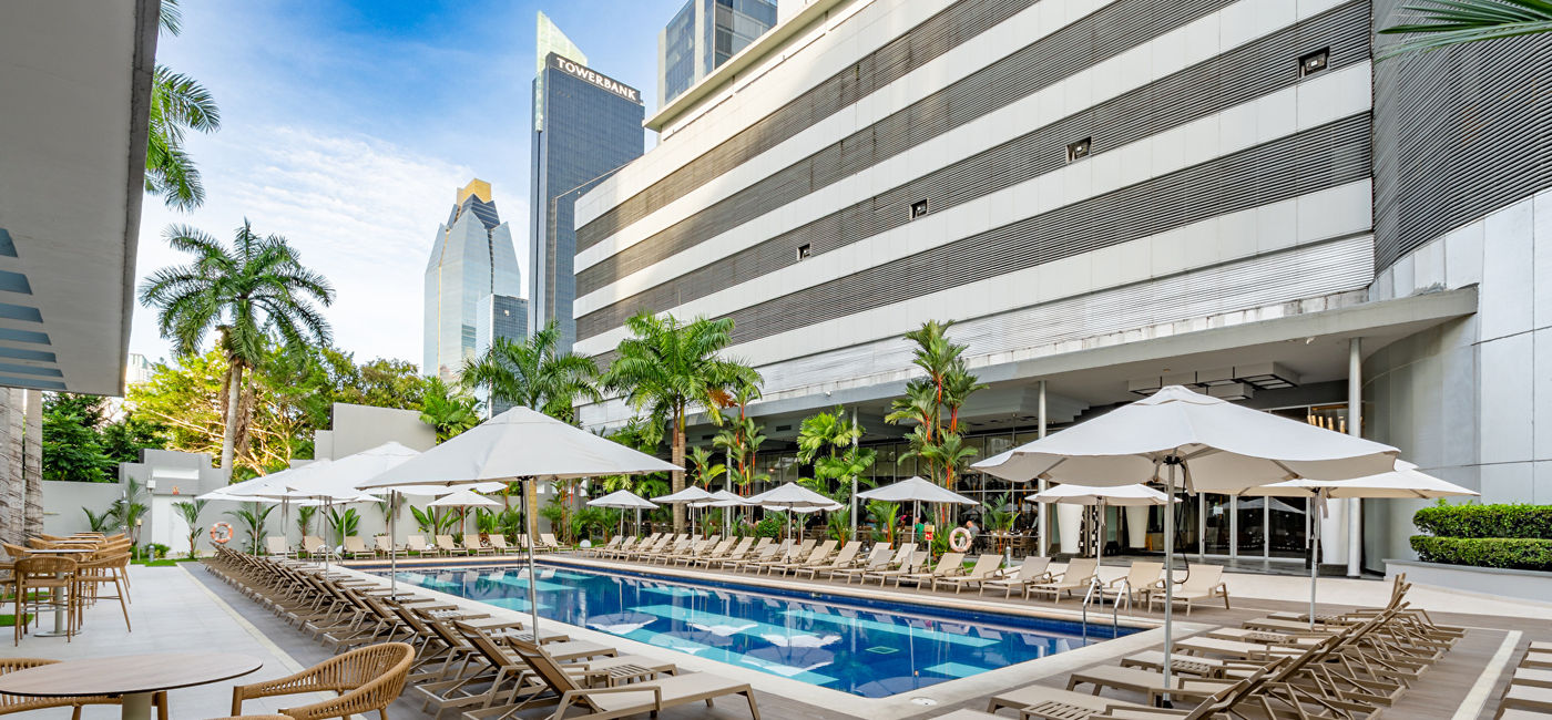 Image: Pool at the Hotel Riu Plaza Panama (Photo Credit: RIU Hotels & Resorts)