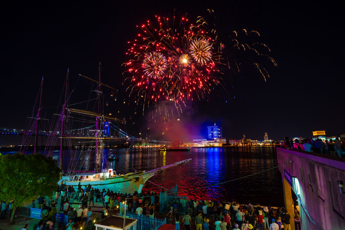 Fireworks exploding in Penn's Landing at Philadelphia's Wawa Welcome America celebration. Visit philadelphia, wawa welcome america, fireworks, independence day, 4th of july
