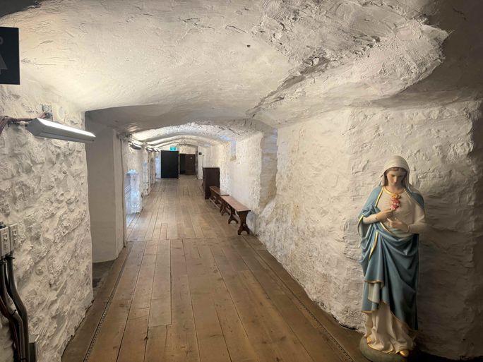 Le Monastère des Augustines corridor