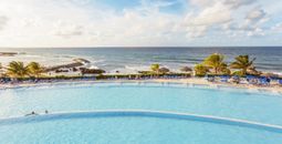 A spacious pool at Grand Palladium Jamaica Resort & Spa