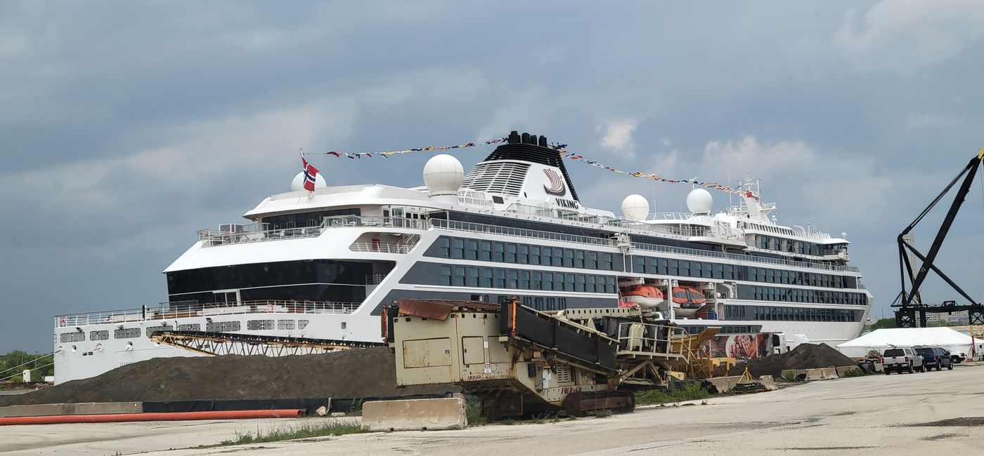 Image: The Viking Polaris in the Port of Milwaukee. (Photo Credit: Lacey Pfalz)