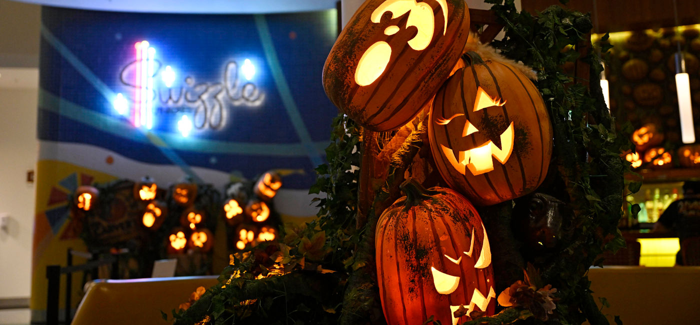 Image: Universal Orlando Resort Cabana Bay Beach Resort's Swizzle Lounge (Photo Credit: Universal Orlando Resort)
