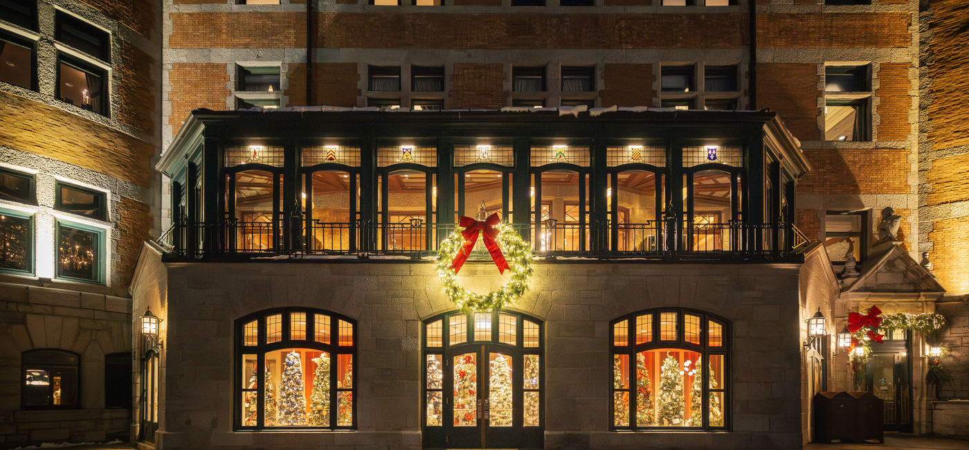 Image: Fairmont Le Chateau Frontenac dressed up for Christmas. (Photo Credit: Fairmont Hotels and Resorts)