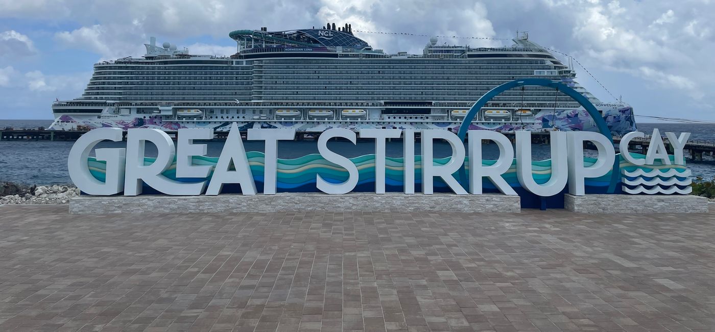 Image: Norwegian Luna calls at Great Stirrup Cay (Photo Credit: Sarah Kuta)