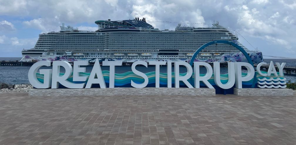 Norwegian Luna calls at Great Stirrup Cay