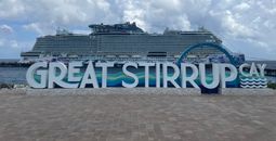 Norwegian Luna calls at Great Stirrup Cay