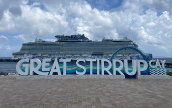 Norwegian Luna calls at Great Stirrup Cay
