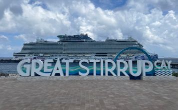 Norwegian Luna calls at Great Stirrup Cay