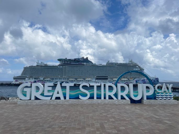 Norwegian Luna calls at Great Stirrup Cay