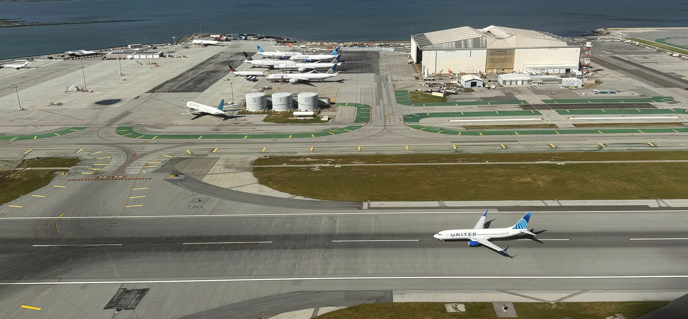 Image: A United Airlines flight lands at San Francisco International Airport (SFO). (Photo Credit: Photo by Paul J. Heney.)