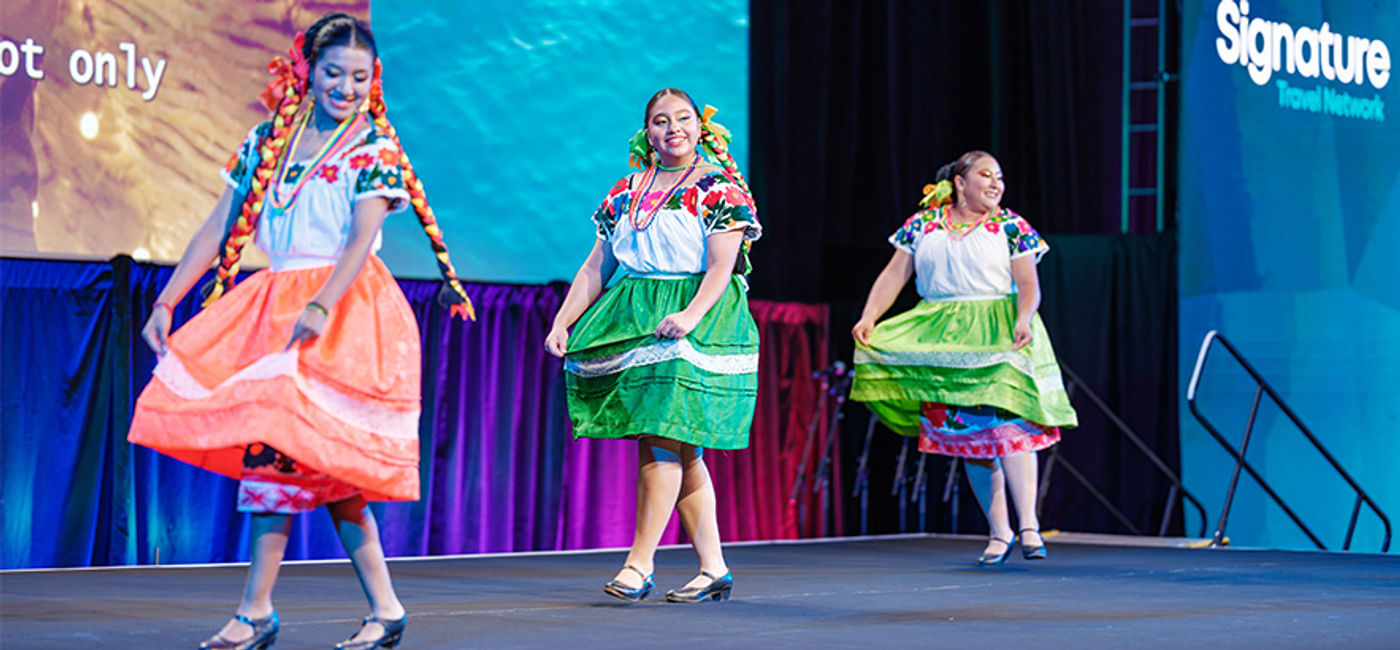 Image: The Mexican Caribbean Tourism Board hosted the Signature Conference Welcome Reception with over 2,500 attendees. (Photo Credit: Signature Travel Network)